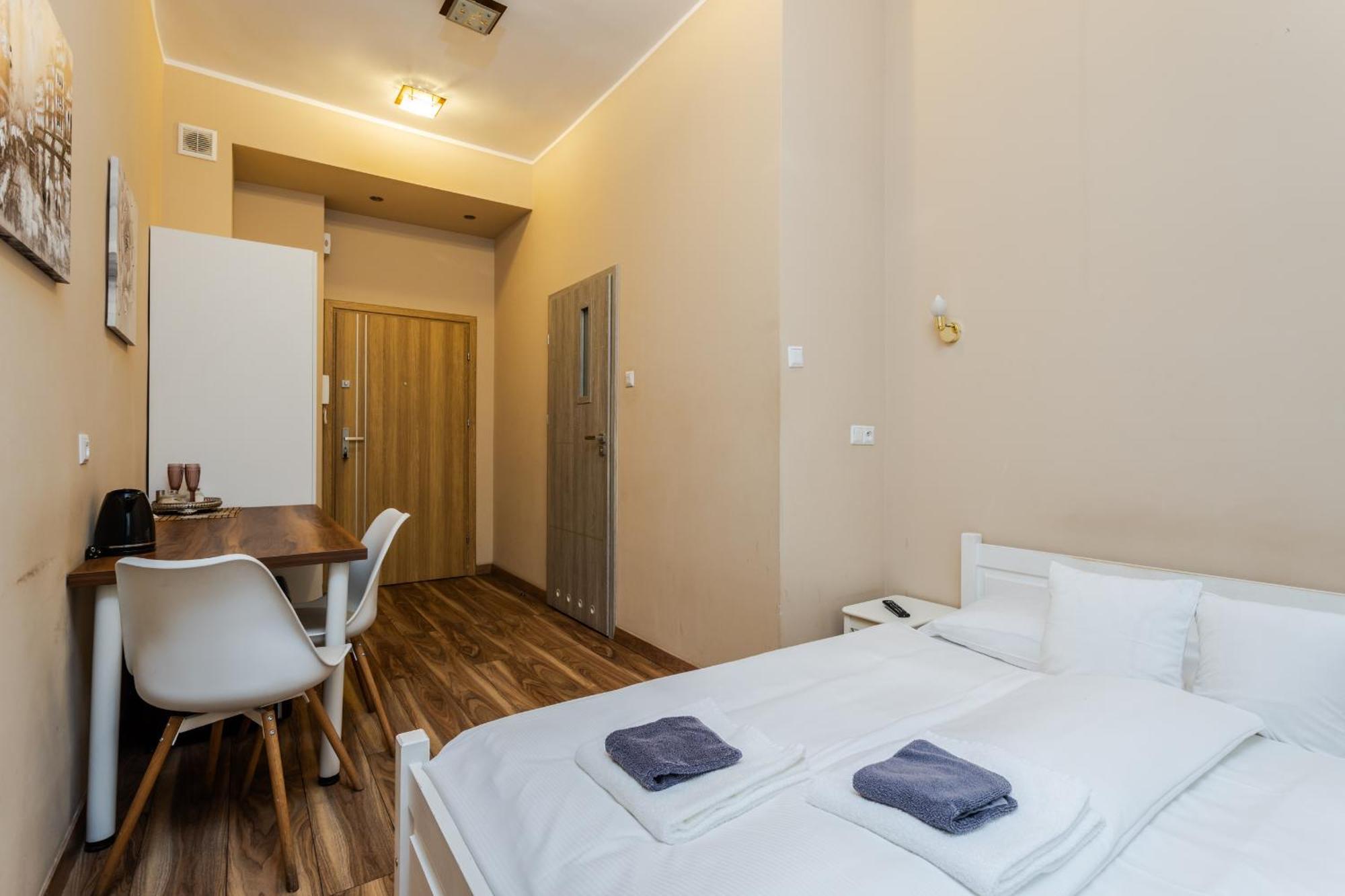 Functional And Comfortable Very Berry Studios In Poznan By Noclegi Renters Buitenkant foto
